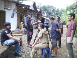 Pengambilan gambar oleh Impro-IMProjects Visual Storyteller Film Dokumenter Musdes Tahun 2015 (Kepala Desa Wlahar Wetan, Dodiet Prasetyo bersama warganya)