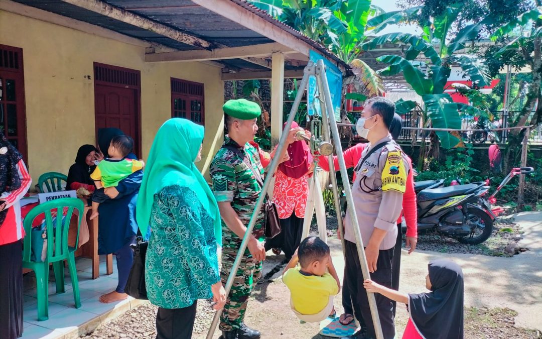 MENINGKATKAN KESEHATAN BALITA DAN LANSIA MELALUI KEGIATAN POSYANDU